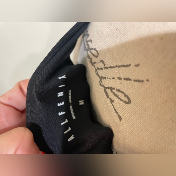 🧑‍🎄Allfenix Heidi Block Blue Sports Bra Racerback
Anthropologie Breathable SZ M - Picture 3 of 3